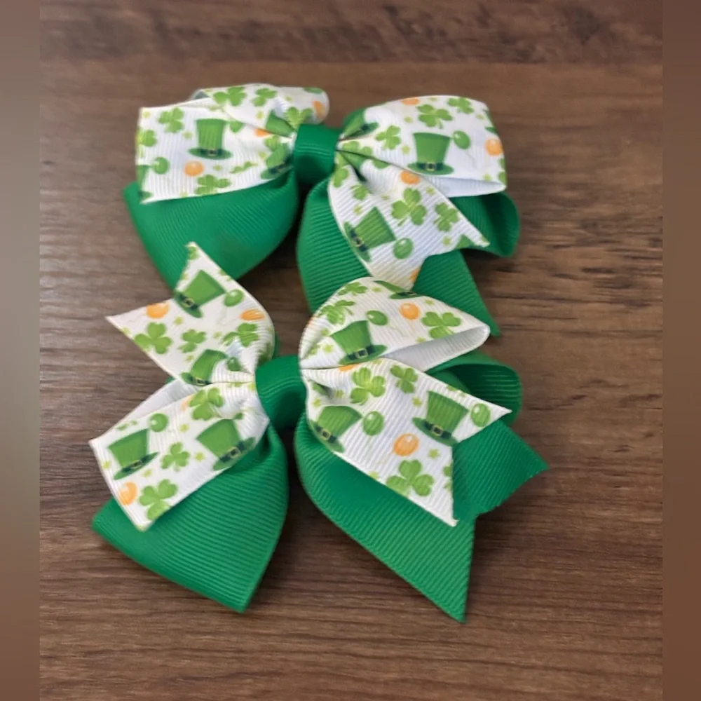 NWT  St. Patrick's Day hair bows - set of 2.  So cute